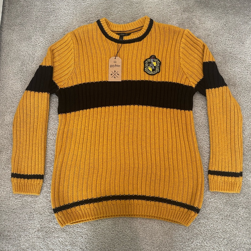 Harry Potter Hufflepuff Quidditch Crewneck Sweater in Gold and Black Size Large